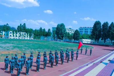 2018年云南农业职业技术学院举行第一期民兵连集训汇报表演